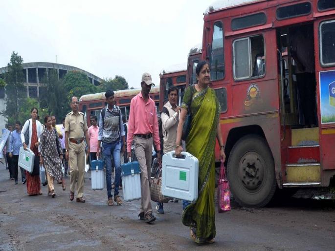 Shipping materials for polling booths in Nashik district | नाशिक जिल्ह्यातील मतदान केंद्रांसाठी साहित्य रवाना Shipping materials for polling booths in Nashik district | नाशिक जिल्ह्यातील मतदान केंद्रांसाठी साहित्य रवाना