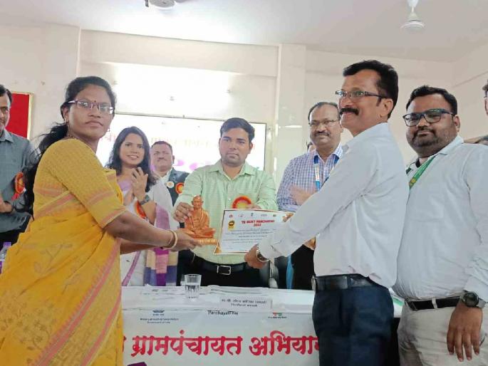 Tuberculosis was expelled from 42 Gram Panchayats in the district; The Collector, CEO felicitated the Gram Panchayats who fulfilled the criteria | जिल्ह्यातील ४२ ग्रामपंचायतींमधून क्षयरोग हद्दपार! निकष पूर्ण ग्रामपंचायतींचा गौरव Tuberculosis was expelled from 42 Gram Panchayats in the district; The Collector, CEO felicitated the Gram Panchayats who fulfilled the criteria | जिल्ह्यातील ४२ ग्रामपंचायतींमधून क्षयरोग हद्दपार! निकष पूर्ण ग्रामपंचायतींचा गौरव