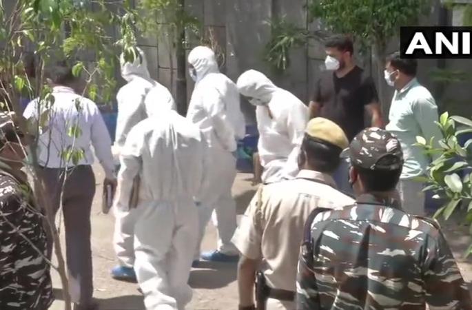Coronavirus: A criminal case was registered against Maulana Saad of Tbiligi, forensic team also filed in Nizamuddin MMG | Coronavirus: तबलिगीच्या मौलाना 'साद'विरुद्ध गुन्हा दाखल, फॉरेन्सिकचेही पथक निजामुद्दीनमध्ये दाखल Coronavirus: A criminal case was registered against Maulana Saad of Tbiligi, forensic team also filed in Nizamuddin MMG | Coronavirus: तबलिगीच्या मौलाना 'साद'विरुद्ध गुन्हा दाखल, फॉरेन्सिकचेही पथक निजामुद्दीनमध्ये दाखल