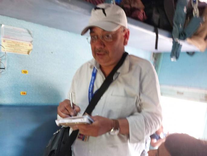 4190 ticketless passengers found in 42 railway trains in Akola | ४२ रेल्वे गाड्यांमध्ये आढळले ४१९० विनातिकिट प्रवासी 4190 ticketless passengers found in 42 railway trains in Akola | ४२ रेल्वे गाड्यांमध्ये आढळले ४१९० विनातिकिट प्रवासी