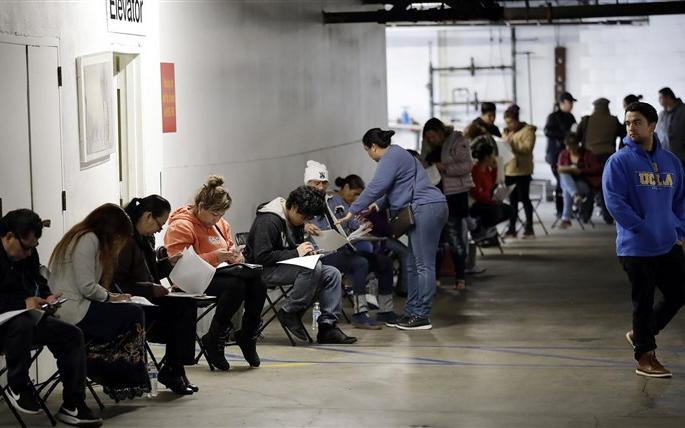 Lockdown News: Lockdown hit hard; 20.2 million job cuts in US private sector | Lockdown News: लॉकडाऊनचा प्रचंड फटका; अमेरिकेतील खाजगी क्षेत्रात २०.२ दशलक्ष रोजगार कपात