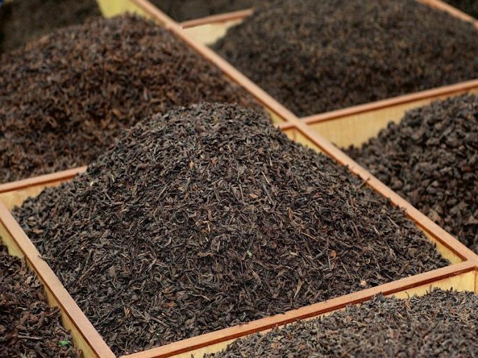 One and a half lakh's boxes of tea leaves missing from truck; Suspicion on the driver | ट्रकमधील दीड लाखाच्या चहापत्तीचे बॉक्स गायब; चालकावर संशय One and a half lakh's boxes of tea leaves missing from truck; Suspicion on the driver | ट्रकमधील दीड लाखाच्या चहापत्तीचे बॉक्स गायब; चालकावर संशय