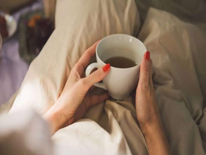 Drinking bed morning tea in empty stomach side effects | उपाशी पोटी चहा पिण्याची सवय आहे का? जाणून घ्या या सवयीने साइड इफेक्ट्स Drinking bed morning tea in empty stomach side effects | उपाशी पोटी चहा पिण्याची सवय आहे का? जाणून घ्या या सवयीने साइड इफेक्ट्स