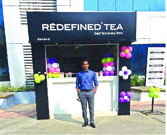 Kick back Success of tea business, software engineers success stories | नोकरीला लाथ; चहा व्यवसायाची मिळाली साथ, सॉफ्टवेअर इंजिनिअरची यशोगाथा Kick back Success of tea business, software engineers success stories | नोकरीला लाथ; चहा व्यवसायाची मिळाली साथ, सॉफ्टवेअर इंजिनिअरची यशोगाथा