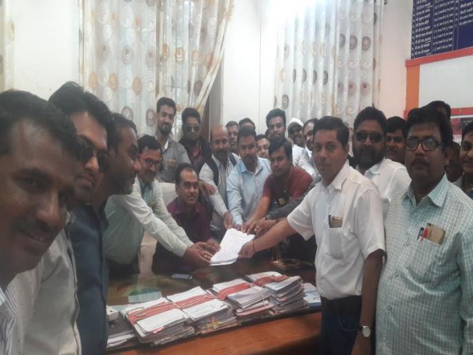 Teachers refuse to work for BLO at Amalner | अमळनेर येथे बीएलओची कामे करण्यास शिक्षकांचा नकार Teachers refuse to work for BLO at Amalner | अमळनेर येथे बीएलओची कामे करण्यास शिक्षकांचा नकार