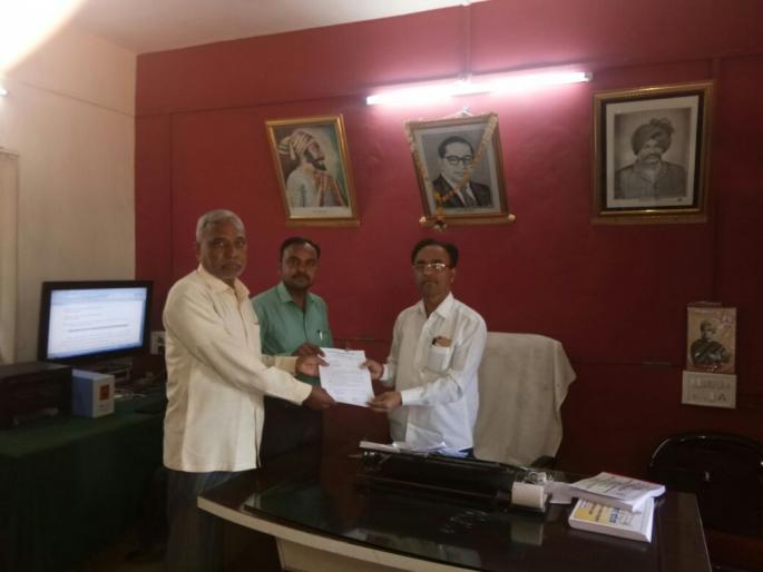 Extra teachers in Washim district are deprived of salary | वाशिम जिल्ह्यातील अतिरिक्त ठरलेले शिक्षक वेतनापासून वंचित; तीन महिन्यांचे वेतन मिळाले नाही Extra teachers in Washim district are deprived of salary | वाशिम जिल्ह्यातील अतिरिक्त ठरलेले शिक्षक वेतनापासून वंचित; तीन महिन्यांचे वेतन मिळाले नाही