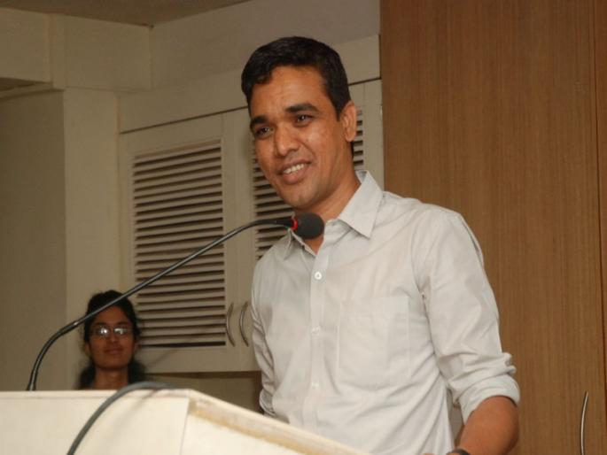 Shocking! Professor commits suicide by posting 'Bye Bye Depression', 'Sorry Guddu, Sorry Duggu' message on Facebook | ‘बाय बाय डिप्रेशन’,'सॉरी गुड्डी! फेसबुकवर पोस्ट लिहीत कमिन्स महाविद्यालयातील प्राध्यापकाची आत्महत्या Shocking! Professor commits suicide by posting 'Bye Bye Depression', 'Sorry Guddu, Sorry Duggu' message on Facebook | ‘बाय बाय डिप्रेशन’,'सॉरी गुड्डी! फेसबुकवर पोस्ट लिहीत कमिन्स महाविद्यालयातील प्राध्यापकाची आत्महत्या