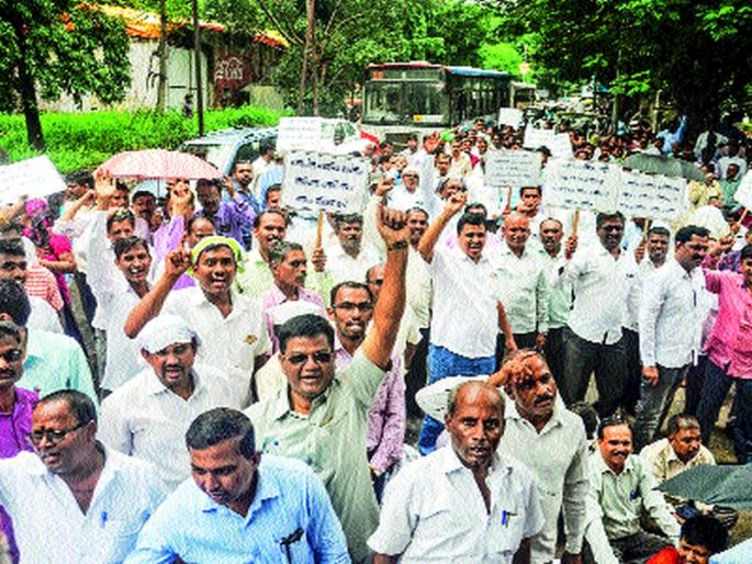 The teachers in Mumbai will be self-abstent! | मुंबईत शिक्षक करणार आत्मदहन!, धरणे आंदोलनाकडे शासनाचे दुर्लक्ष The teachers in Mumbai will be self-abstent! | मुंबईत शिक्षक करणार आत्मदहन!, धरणे आंदोलनाकडे शासनाचे दुर्लक्ष