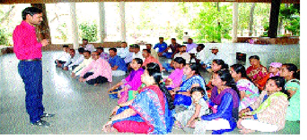 D.Ed., B.Ed. Government should not look at the end of the holders | डी.एड्., बी.एड्. धारकांचा शासनाने अंत पाहू नये D.Ed., B.Ed. Government should not look at the end of the holders | डी.एड्., बी.एड्. धारकांचा शासनाने अंत पाहू नये