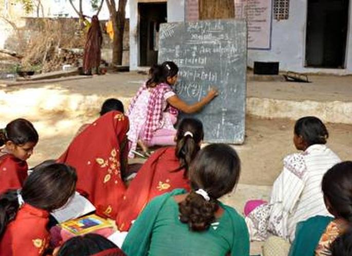 Now subject-wise teacher in Ashramshala | आश्रमाशाळेत आता विषयनिहाय शिक्षक Now subject-wise teacher in Ashramshala | आश्रमाशाळेत आता विषयनिहाय शिक्षक