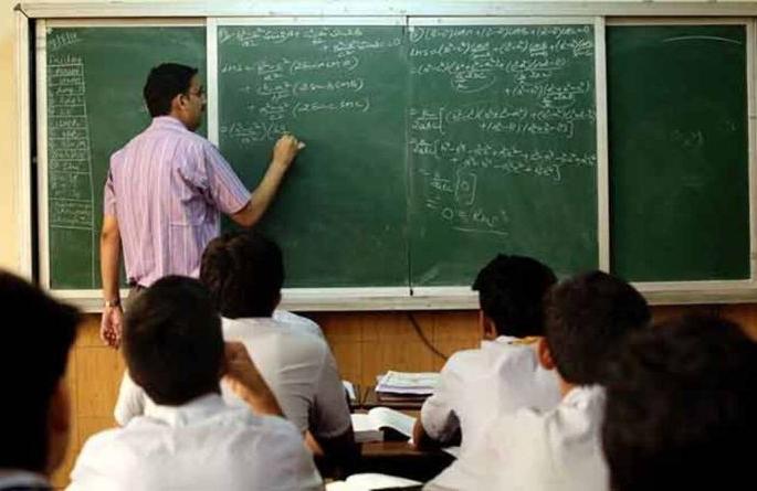 How can teachers have 50% attendance in school? | शाळेत शिक्षकांची ५० टक्के उपस्थिती राहणार कशी?