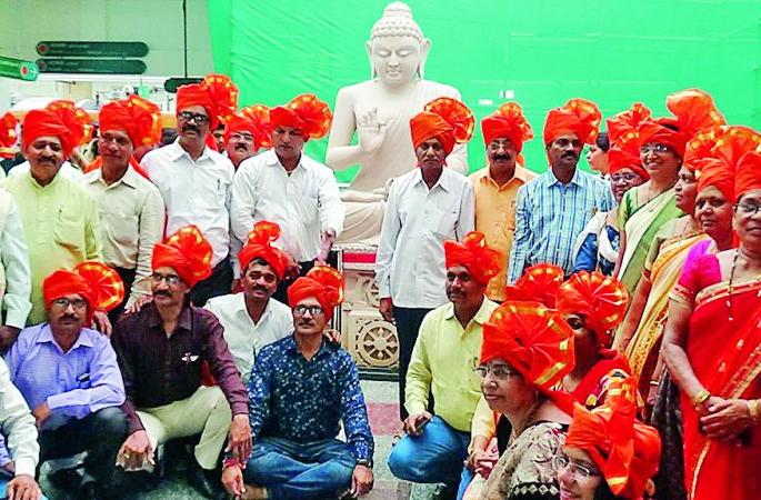 Teacher took pleasure of Metro JOY RIDE | शिक्षकांनी घेतला मेट्रो जॉय राईडचा आनंद Teacher took pleasure of Metro JOY RIDE | शिक्षकांनी घेतला मेट्रो जॉय राईडचा आनंद