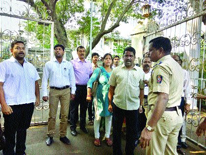  Fear of teachers in the finance minister's bungalow; Demand for grant: Police action | वित्तमंत्र्यांच्या बंगल्यावर शिक्षकांची धडक, अनुदानाची मागणी : पोलिसांनी केली कारवाई