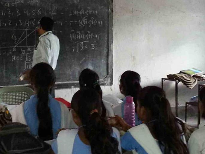 29 thousand teachers will fall on their stomachs; Protest on 25th September against contract teacher system | 29 हजार शिक्षकांच्या पोटावर येणार पाय; कंत्राटी शिक्षक पद्धतीला विरोध, २५ सप्टेंबरला आंदोलन 29 thousand teachers will fall on their stomachs; Protest on 25th September against contract teacher system | 29 हजार शिक्षकांच्या पोटावर येणार पाय; कंत्राटी शिक्षक पद्धतीला विरोध, २५ सप्टेंबरला आंदोलन