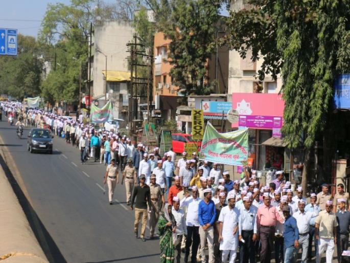 The attention of the parents of the students in the meeting at the meeting will be closed on Monday | पेपर तपासणीचा तिढा सूटण्याची शक्यता, सोमवारच्या बैठकीकडे लक्ष