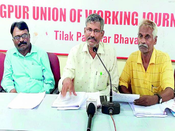 teacher's 25-year trial in court; Ignorance from the director of the institution, the blind eye of the officials | शिक्षकाची शाळा सोडून २५ वर्ष न्यायालयात हजेरी; अखेर निकाल त्यांच्याबाजूने लागला, पण.. teacher's 25-year trial in court; Ignorance from the director of the institution, the blind eye of the officials | शिक्षकाची शाळा सोडून २५ वर्ष न्यायालयात हजेरी; अखेर निकाल त्यांच्याबाजूने लागला, पण..