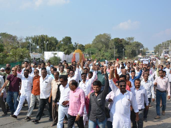 Demonstration Day: agitation,raly on collector office at Akola | अकोल्यात शनिवार ठरला आंदोलन वार; मोर्चा, निदर्शनांनी गाजला दिवस Demonstration Day: agitation,raly on collector office at Akola | अकोल्यात शनिवार ठरला आंदोलन वार; मोर्चा, निदर्शनांनी गाजला दिवस