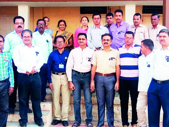 Taking the Black Ribbon Function | काळय़ा फिती लावून कामकाज Taking the Black Ribbon Function | काळय़ा फिती लावून कामकाज