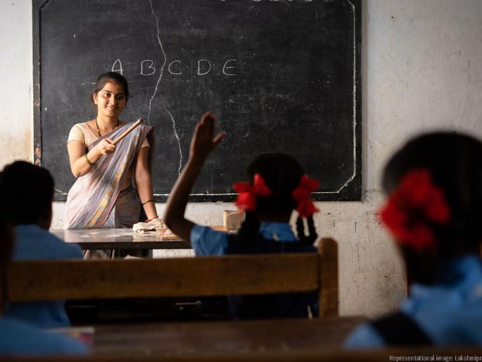 Article: Why can't we appreciate our teachers? | लेख: आपल्याला आपल्या शिक्षकांची कदर का करता येत नाही? Article: Why can't we appreciate our teachers? | लेख: आपल्याला आपल्या शिक्षकांची कदर का करता येत नाही?