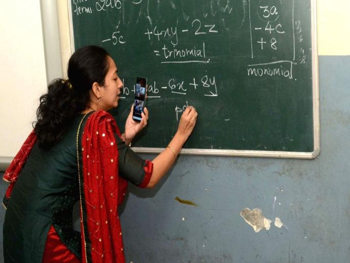 The burden on principals and teachers has been reduced: more time will be available for school work | मुख्याध्यापक, शिक्षकांवरील भार झाला कमी : शालेय कामकाजासाठी मिळणार अधिक वेळ The burden on principals and teachers has been reduced: more time will be available for school work | मुख्याध्यापक, शिक्षकांवरील भार झाला कमी : शालेय कामकाजासाठी मिळणार अधिक वेळ