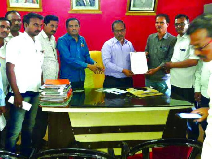 Court stays the order for the cancellation of teachers' nomination! | शिक्षकांच्या पदमान्यता रद्द करण्याच्या आदेशाला न्यायालयाची स्थगिती! Court stays the order for the cancellation of teachers' nomination! | शिक्षकांच्या पदमान्यता रद्द करण्याच्या आदेशाला न्यायालयाची स्थगिती!