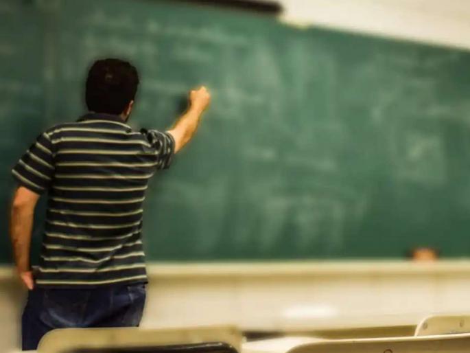 Misbehavior with students college withheld salary hike reprimand from the committee Action against professor | विद्यार्थिनींशी गैरवर्तन, कॉलेजने पगारवाढ रोखली! समितीकडून ठपका; प्राध्यापकावर कारवाई Misbehavior with students college withheld salary hike reprimand from the committee Action against professor | विद्यार्थिनींशी गैरवर्तन, कॉलेजने पगारवाढ रोखली! समितीकडून ठपका; प्राध्यापकावर कारवाई