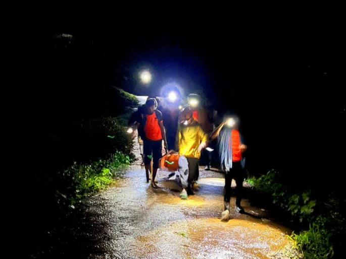 I have fallen, come to my help Slips from Visapur Fort Rescue Team Saves | 'मी पडलोय माझ्या मदतीला या...' विसापूर किल्ल्यावरुन पाय घसरुन पडला, रेस्क्यू टीमने वाचवले