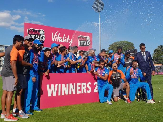 India vs england t20 | Rohit sharma & Mahendra singh dhoni were star of the Series | विक्रमांचा पाऊस,  'अशी' कामगिरी करणारे धोनी-रोहित पहिलेच