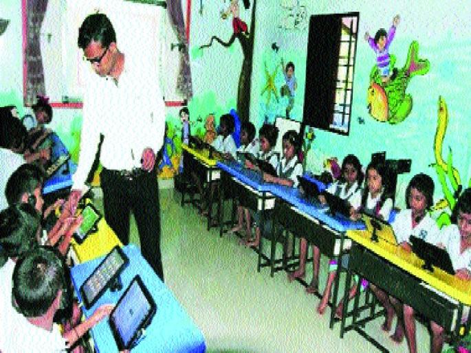 Due to the depression of the administration, the teachers' salary in Solapur district is postponed | प्रशासनाच्या उदासीनतेमुळे सोलापूर जिल्ह्यातील शिक्षकांचा पगार लांबणीवर Due to the depression of the administration, the teachers' salary in Solapur district is postponed | प्रशासनाच्या उदासीनतेमुळे सोलापूर जिल्ह्यातील शिक्षकांचा पगार लांबणीवर