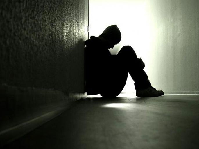 Blame the whale in blue ... Both of them get rid of in 24 hours | ब्ल्यू व्हेलचा वाढता विळखा...24 तासात दोघांची सुटका Blame the whale in blue ... Both of them get rid of in 24 hours | ब्ल्यू व्हेलचा वाढता विळखा...24 तासात दोघांची सुटका