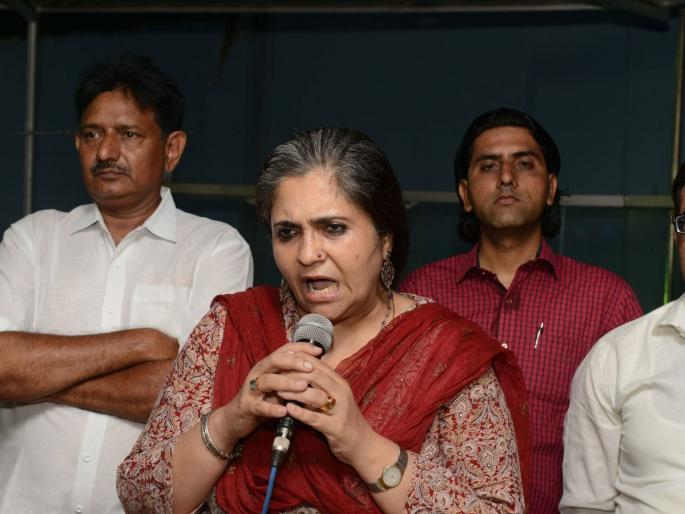 Gulberg Society fraud case: Supreme Court dismisses plea of ​​Teesta Setalvad | गुलबर्ग सोसायटी गैरव्यवहार प्रकरण - सर्वोच्च न्यायालयाने फेटाळली तिस्ता सेटलवाड यांची याचिका