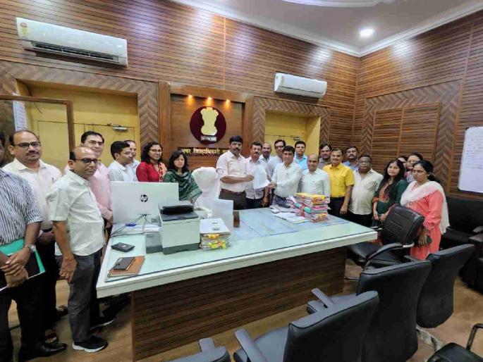 Ladki Bahin Scheme Tehsildar says, no member-secretary post; Apply contours first, says revenue staff! | तहसीलदार म्हणतात, सदस्य-सचिव पद नको; महसूल कर्मचारी म्हणतात, आकृतिबंध लागू करा! Ladki Bahin Scheme Tehsildar says, no member-secretary post; Apply contours first, says revenue staff! | तहसीलदार म्हणतात, सदस्य-सचिव पद नको; महसूल कर्मचारी म्हणतात, आकृतिबंध लागू करा!