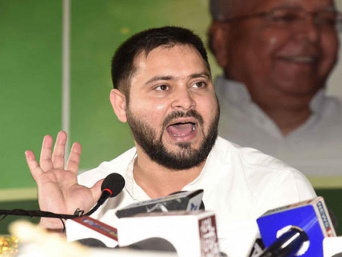Bihar Assembly Election Result : RJD Activists brought fish in front of Tejaswi Yadav's house | Bihar Assembly Election Result : बिहार निकाल! ...अन् तेजस्वी यादवांच्या घरासमोर मासे घेऊन आले कार्यकर्ते Bihar Assembly Election Result : RJD Activists brought fish in front of Tejaswi Yadav's house | Bihar Assembly Election Result : बिहार निकाल! ...अन् तेजस्वी यादवांच्या घरासमोर मासे घेऊन आले कार्यकर्ते