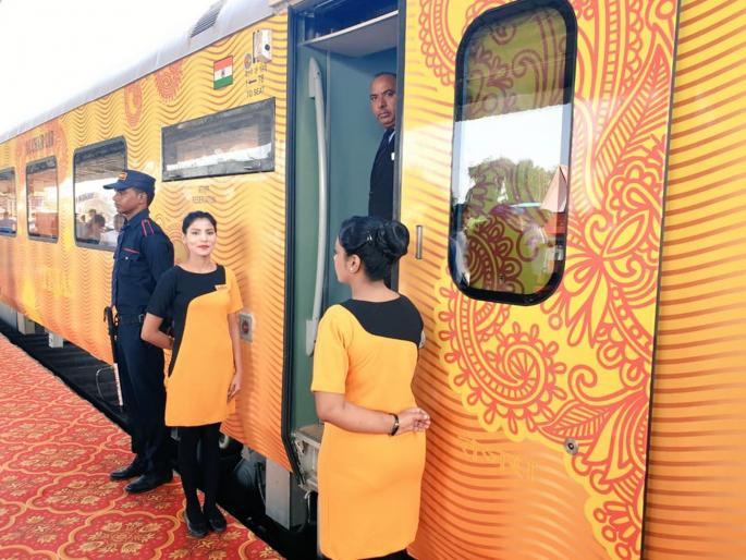 Watch the movie, take a body massage at Tejas Express | तेजस एक्स्प्रेसमध्ये बघा चित्रपट, घ्या बॉडी मसाज Watch the movie, take a body massage at Tejas Express | तेजस एक्स्प्रेसमध्ये बघा चित्रपट, घ्या बॉडी मसाज