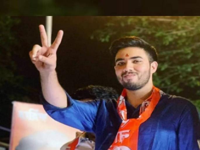 shiv senna A banner of Uddhav Thackeray's son Tejas Thackeray was put up at Girgaon in Mumbai and talk of him entering politics | आजची शांतता, उद्याचं वादळ...; गिरगावात तेजस ठाकरेंचे बॅनर, राजकीय चर्चांना उधाण shiv senna A banner of Uddhav Thackeray's son Tejas Thackeray was put up at Girgaon in Mumbai and talk of him entering politics | आजची शांतता, उद्याचं वादळ...; गिरगावात तेजस ठाकरेंचे बॅनर, राजकीय चर्चांना उधाण