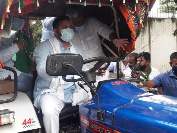Bharat Bandh: Tejaswi Yadav's tractor rally; Said, 'Govt has made our 'anndaata' a puppet through its 'fund daata'' | Bharat Bandh: तेजस्वी यादवांची ट्रॅक्टर रॅली; म्हणाले, 'सरकारने आमच्या अन्नदात्याला कठपुतळी बनवले'  Bharat Bandh: Tejaswi Yadav's tractor rally; Said, 'Govt has made our 'anndaata' a puppet through its 'fund daata'' | Bharat Bandh: तेजस्वी यादवांची ट्रॅक्टर रॅली; म्हणाले, 'सरकारने आमच्या अन्नदात्याला कठपुतळी बनवले'