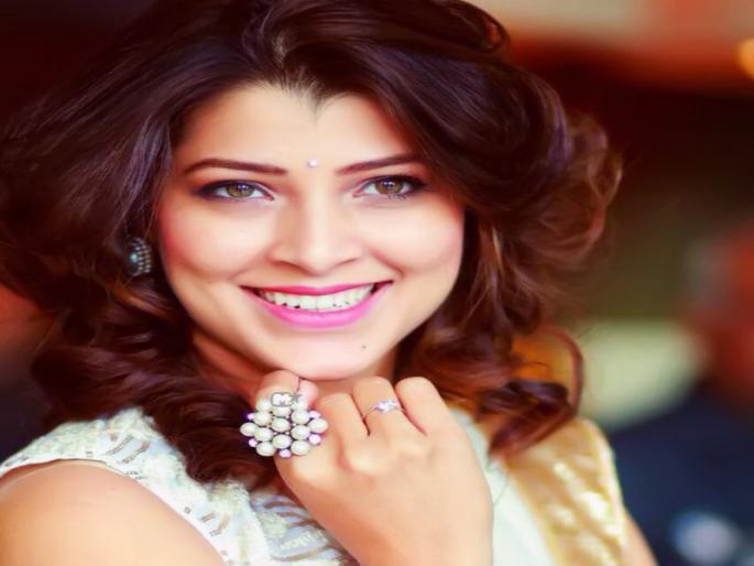 Interview- mee too movements should not be a vagar : Tejaswini Pandit | मुलाखत-  लढण्याची ताकद असेल तरच मी टू म्हणा..! तेजस्विनी पंडीत  Interview- mee too movements should not be a vagar : Tejaswini Pandit | मुलाखत-  लढण्याची ताकद असेल तरच मी टू म्हणा..! तेजस्विनी पंडीत