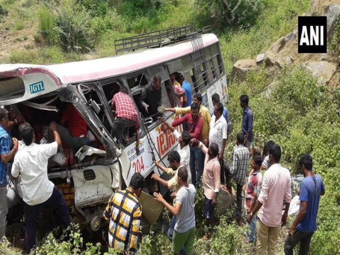 32 people killed and more than 20 people injured in state-run RTC bus accident near Kondaagattu | Telangana Bus Accident : तेलंगणामध्ये बसचा भीषण अपघात, 52 प्रवाशांचा मृत्यू 32 people killed and more than 20 people injured in state-run RTC bus accident near Kondaagattu | Telangana Bus Accident : तेलंगणामध्ये बसचा भीषण अपघात, 52 प्रवाशांचा मृत्यू