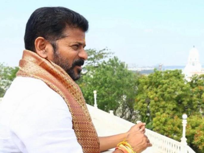 Successful journey of Congress State President to Telangana Chief Minister Revanth Reddy | पोलिसांनी अटकेसाठी ज्यांच्या घराचा दरवाजा तोडलेला, तेच रेवंत रेड्डी आज झाले CM! Successful journey of Congress State President to Telangana Chief Minister Revanth Reddy | पोलिसांनी अटकेसाठी ज्यांच्या घराचा दरवाजा तोडलेला, तेच रेवंत रेड्डी आज झाले CM!