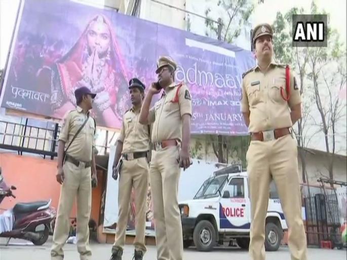 Padmavat Movie Release Protest News Live Updates | Padmaavat Movie Release Controversy Live : उत्तराखंडात बजरंग दलाच्या कार्यकर्त्यांवर पोलिसांचा लाठीचार्ज Padmavat Movie Release Protest News Live Updates | Padmaavat Movie Release Controversy Live : उत्तराखंडात बजरंग दलाच्या कार्यकर्त्यांवर पोलिसांचा लाठीचार्ज