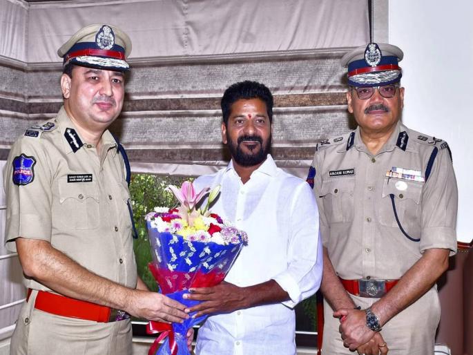 EC orders suspension of Telangana DGP for violating Model Code of Conduct | तेलंगणात निवडणूक आयोगाने पोलीस महासंचालकांवर केली कारवाई; नेमकं कारण काय? EC orders suspension of Telangana DGP for violating Model Code of Conduct | तेलंगणात निवडणूक आयोगाने पोलीस महासंचालकांवर केली कारवाई; नेमकं कारण काय?