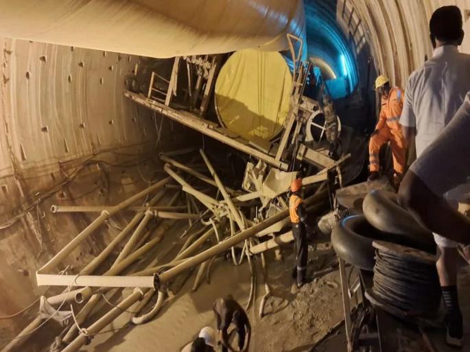 Telangana tunnel accident One body recovered from the tunnel body found 10 feet below the silt | तेलंगणात १६ व्या दिवशी सापडला पहिला मृतदेह; दहा फूट गाळाच्या खाली मशिनमध्ये दिसत होता हात Telangana tunnel accident One body recovered from the tunnel body found 10 feet below the silt | तेलंगणात १६ व्या दिवशी सापडला पहिला मृतदेह; दहा फूट गाळाच्या खाली मशिनमध्ये दिसत होता हात