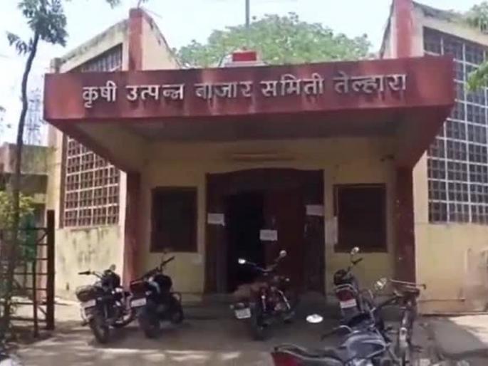 Telhara Bazar Committee Chairman, Deputy Chairman arrested wile taking bribe 1 lakh | तेल्हारा बाजार समितीचे लाचखाेर सभापती, उपसभापती गजाआड; एक लाख रुपये घेताना रंगेहाथ Telhara Bazar Committee Chairman, Deputy Chairman arrested wile taking bribe 1 lakh | तेल्हारा बाजार समितीचे लाचखाेर सभापती, उपसभापती गजाआड; एक लाख रुपये घेताना रंगेहाथ