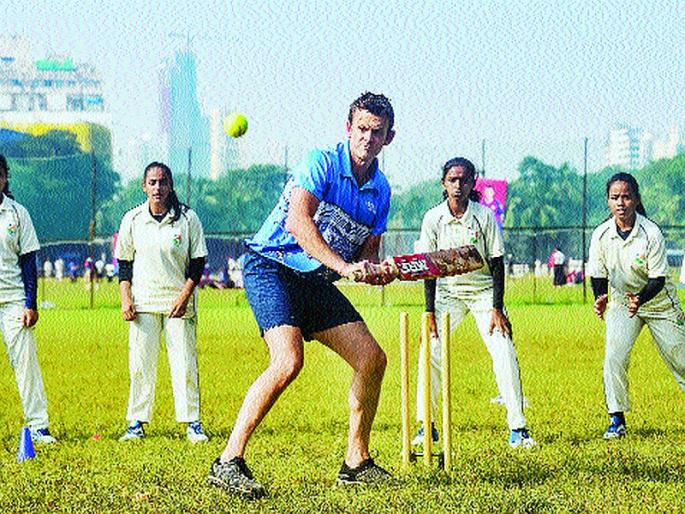Curious to see the Indian bowlers hit by the pink ball | गुलाबी चेंडूने भारतीय गोलंदाजांचा मारा पाहण्याची उत्सुकता