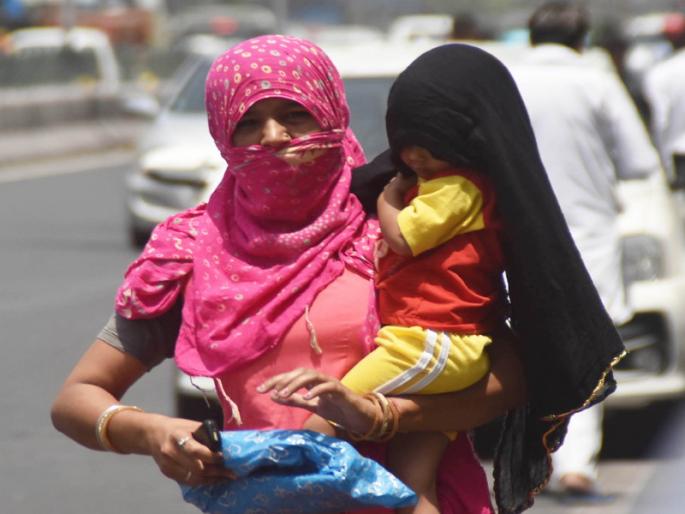 Punekar suffering from sweat Can't go out can't sit at home suggestions to remedy 'this' | घामाच्या धारांनी पुणेकर त्रस्त; बाहेर पडता येईना, घरात काही बसवेना,'हे' उपाय करण्याच्या सूचना Punekar suffering from sweat Can't go out can't sit at home suggestions to remedy 'this' | घामाच्या धारांनी पुणेकर त्रस्त; बाहेर पडता येईना, घरात काही बसवेना,'हे' उपाय करण्याच्या सूचना