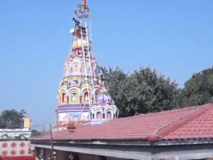 The devotee who lies on a thorny heap, Kitebars of Jyotirlinga in Purandar taluka | काटेरी ढिगावर लोळणारे भक्त, पुरंदर तालुक्यातील ज्योतिर्लिंगाची काटेबारस The devotee who lies on a thorny heap, Kitebars of Jyotirlinga in Purandar taluka | काटेरी ढिगावर लोळणारे भक्त, पुरंदर तालुक्यातील ज्योतिर्लिंगाची काटेबारस