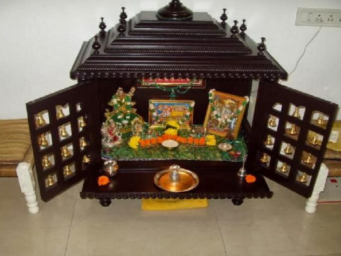 If there is devhara in the house then do not forget these things | घरात देव्हारा असेल तर या गोष्टींची न विसरता घ्या काळजी! If there is devhara in the house then do not forget these things | घरात देव्हारा असेल तर या गोष्टींची न विसरता घ्या काळजी!