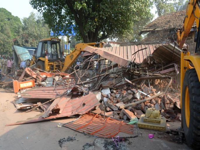 19 unauthorized religious places in the eastern division of Nashik | नाशिकमधील मनपाच्या पुर्व विभागातील १९ अनधिकृत धार्मिक स्थळे हटविली 19 unauthorized religious places in the eastern division of Nashik | नाशिकमधील मनपाच्या पुर्व विभागातील १९ अनधिकृत धार्मिक स्थळे हटविली