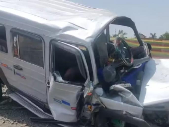 mp raisen tempo taxi returning from the wedding procession fell into 10 feet deep | लग्नाच्या वरातीवर काळाचा घाला, दरीत कोसळली गाडी; ६ जणांचा मृत्यू, वधू-वर गंभीर जखमी mp raisen tempo taxi returning from the wedding procession fell into 10 feet deep | लग्नाच्या वरातीवर काळाचा घाला, दरीत कोसळली गाडी; ६ जणांचा मृत्यू, वधू-वर गंभीर जखमी