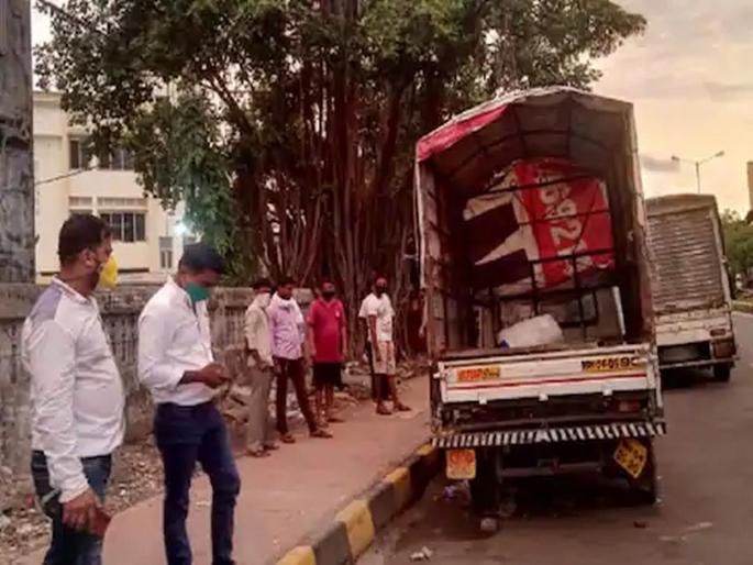panic over the body of an unidentified woman being found in Tempo | अज्ञात महिलेचा मृतदेह टेम्पोत आढळल्याने खळबळ  panic over the body of an unidentified woman being found in Tempo | अज्ञात महिलेचा मृतदेह टेम्पोत आढळल्याने खळबळ